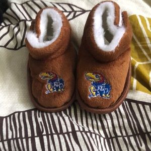 KU slippers